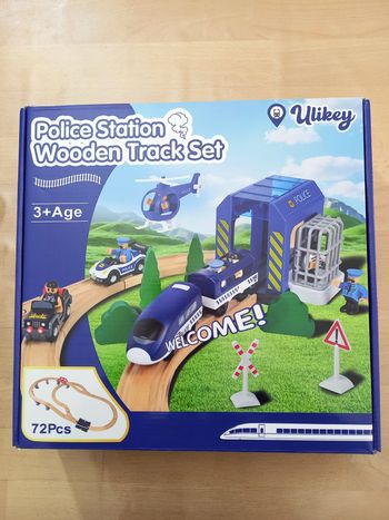 Circuit en bois + commissariat de police 🚓