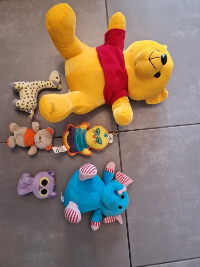Lot de 5 peluches (Winnie l’Ourson + animaux divers) - photo numéro 2