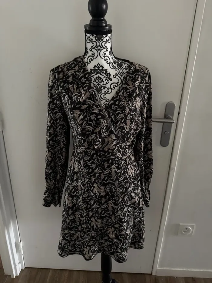 Jolie robe à volant