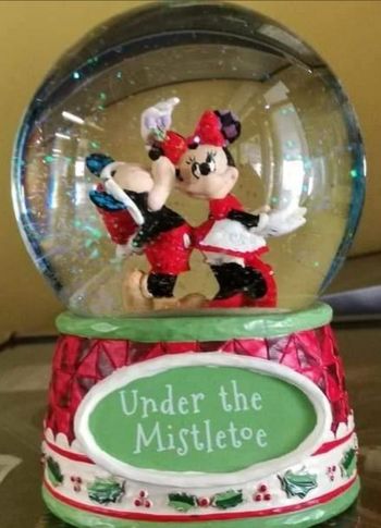 Snowglobe disney tradition de Jim Shore tres rare mickey