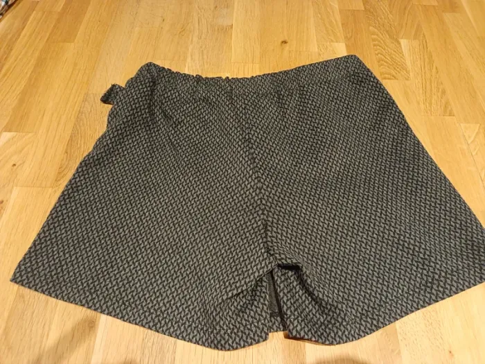 Jupe short 10 ans - photo numéro 3