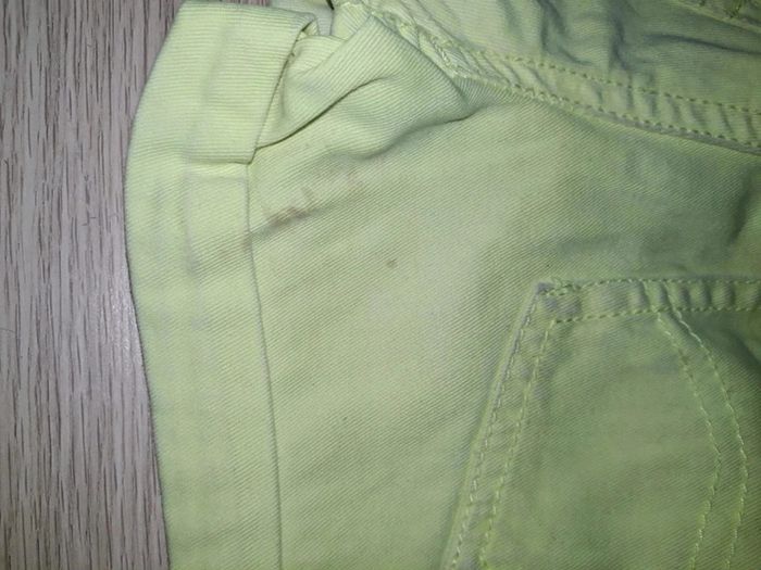 Short jaune - photo numéro 3