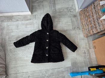 Manteau à capuche  Taille 6 ans