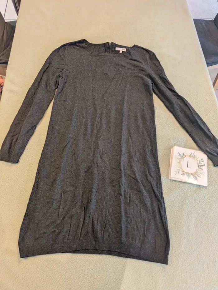 Robe grise foncée L