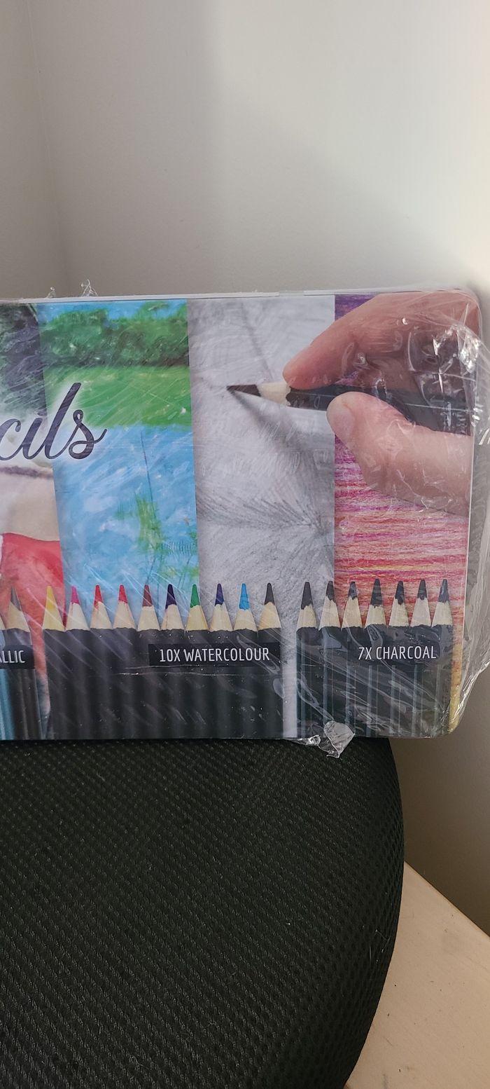 Boite en métal de 45 crayons de couleur pour artiste neuf - photo numéro 4