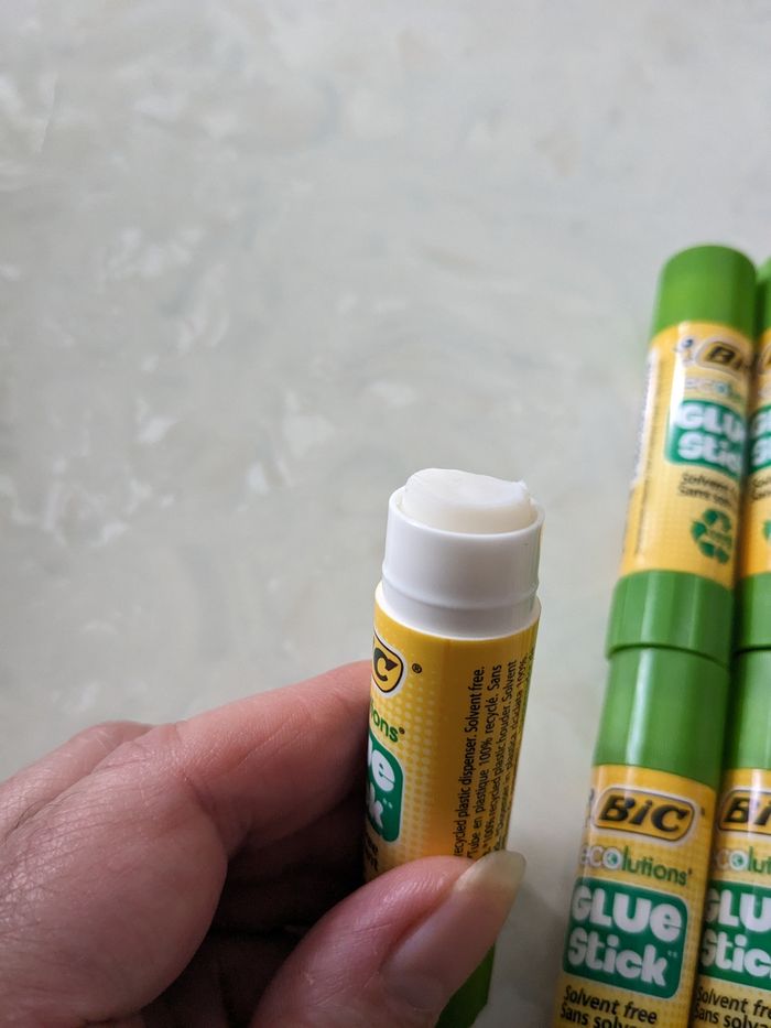 Lot de 11 bâtonnets de colle Bic  blanche sans solvant Glue Stick. 8grs - photo numéro 6