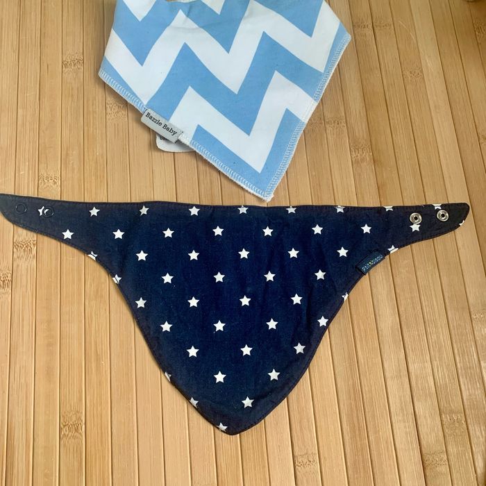 2 bavoirs - photo numéro 2