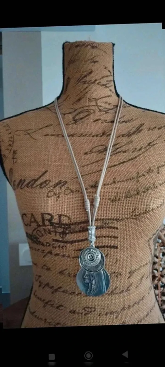 Collier sautoir trois pendentifs argenté taupe femme fantaisie