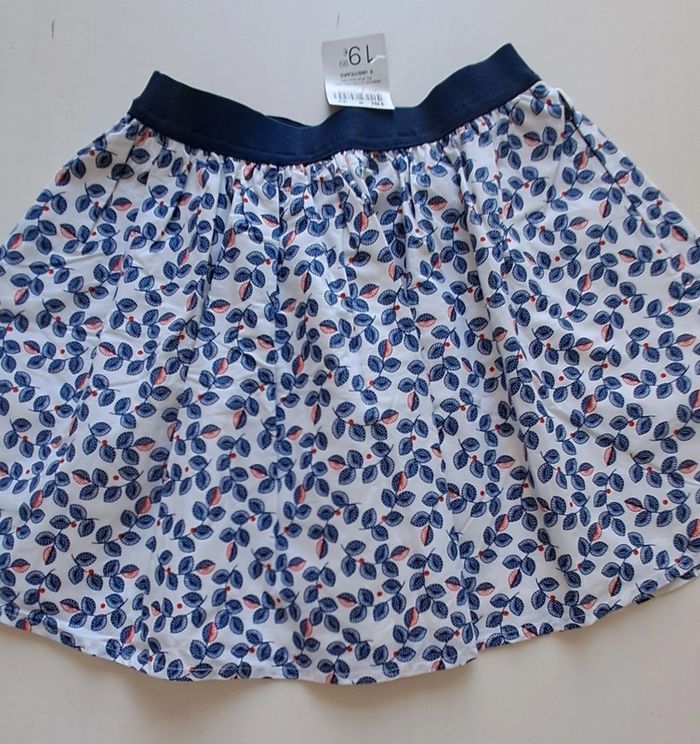 Jolie jupe Okaidi 8 ans neuve