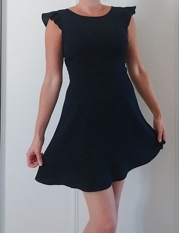 Jolie robe marine brodée