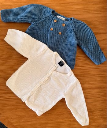 Lot 2 gilets bébé Kiabi 