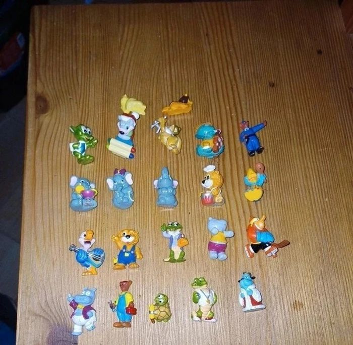 Lot de 22 kinders monoblocs