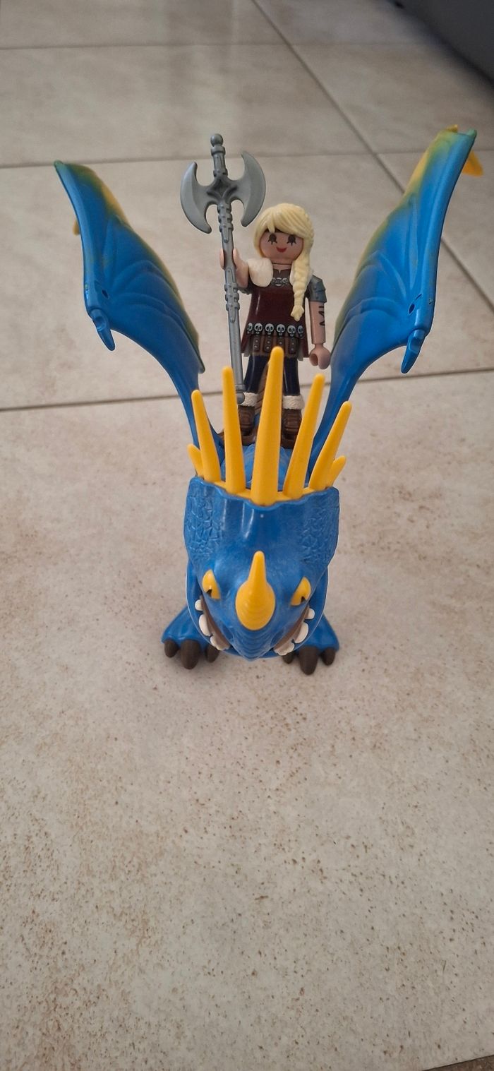 Figurine Astride sur Dragon Tempête  Très Bon État