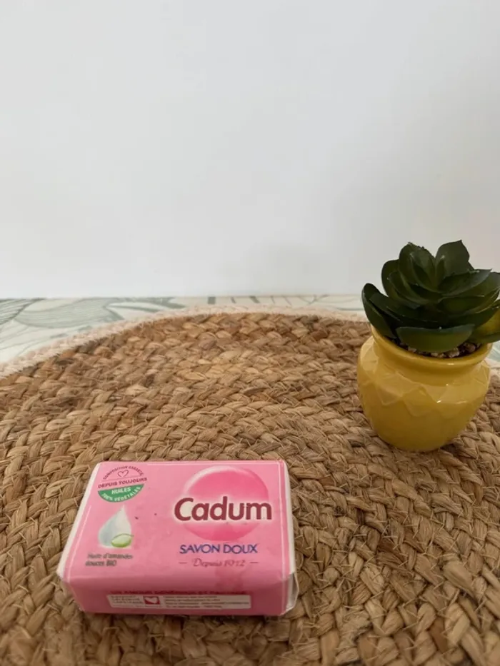 Cadum savon doux 100g à utiliser  18 mois après ouverture