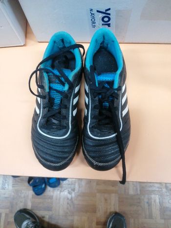 Chaussure de foot Adidas noir et bleu 35