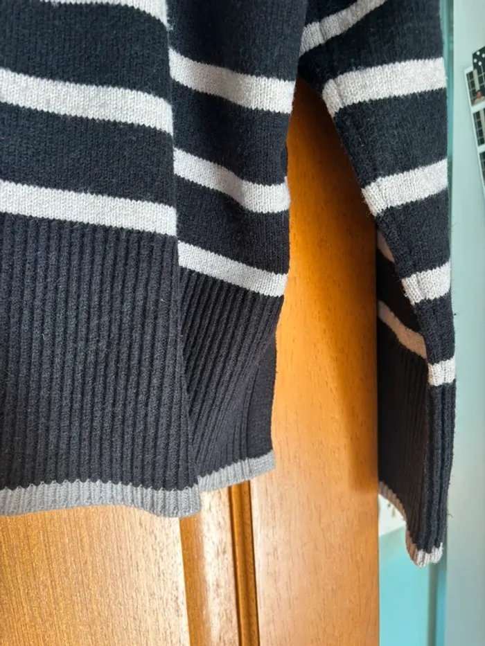 pull chaud col roulé marinière à rayures noir et gris bershka taille S - photo numéro 3