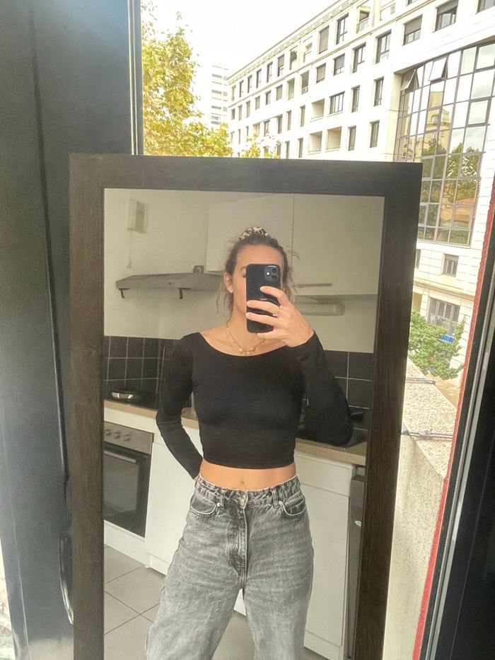 Crop t op manche longue noire pull and bear - photo numéro 3