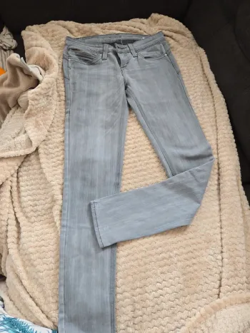 Jean levis gris taille 27