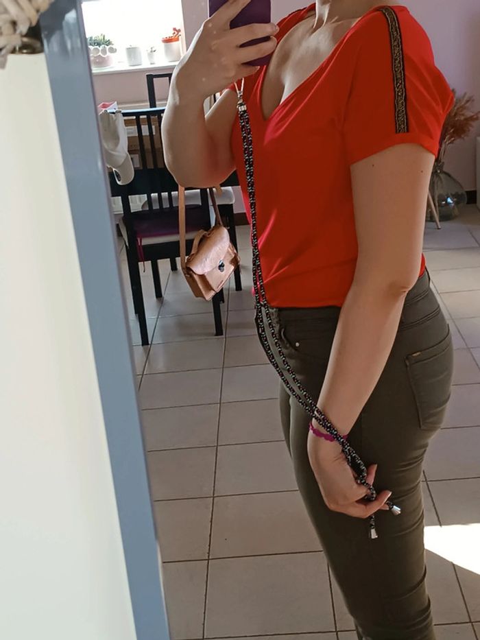 Blouse col en V avec bande noire et strass sur les épaules - taille S/M - neuf - pimkie - photo numéro 7