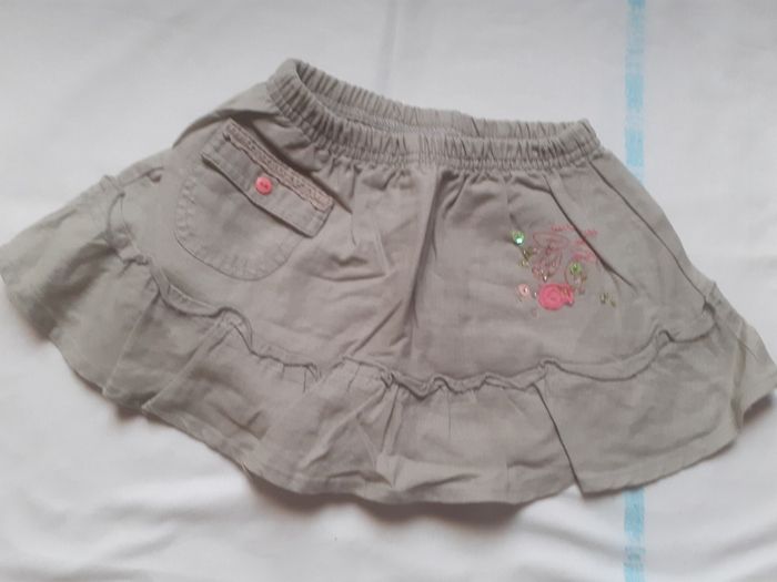 Jupe kaki à volants