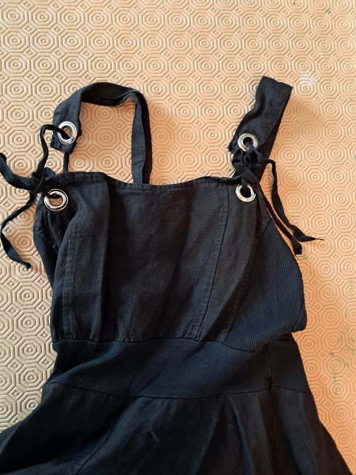 Petite robe noire mi-longue - photo numéro 7