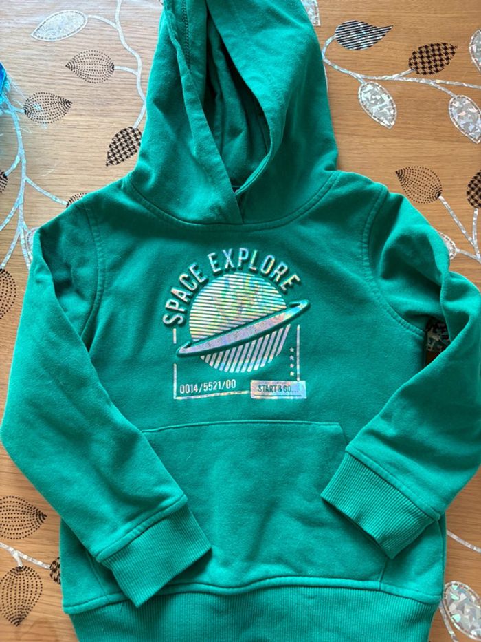 Pull à capuche vert