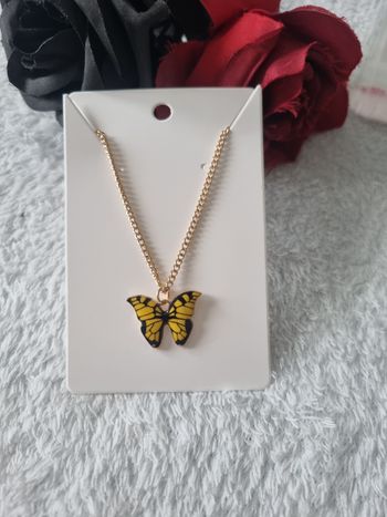 Collier pendentif papillon