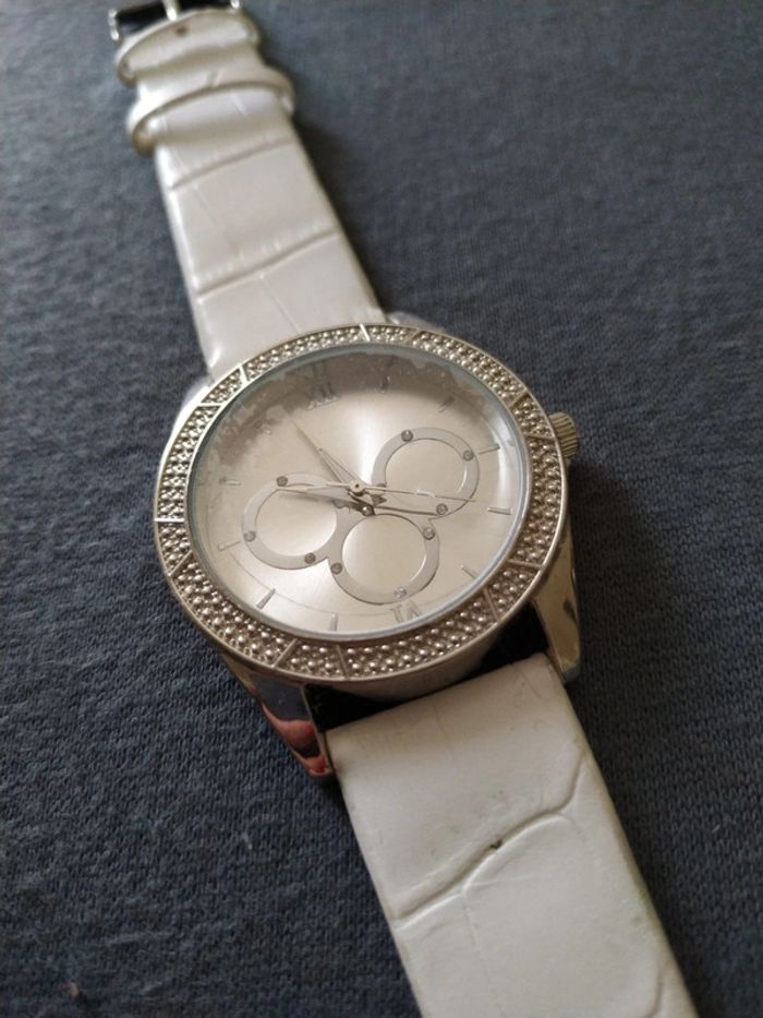 Montre neuve - photo numéro 2