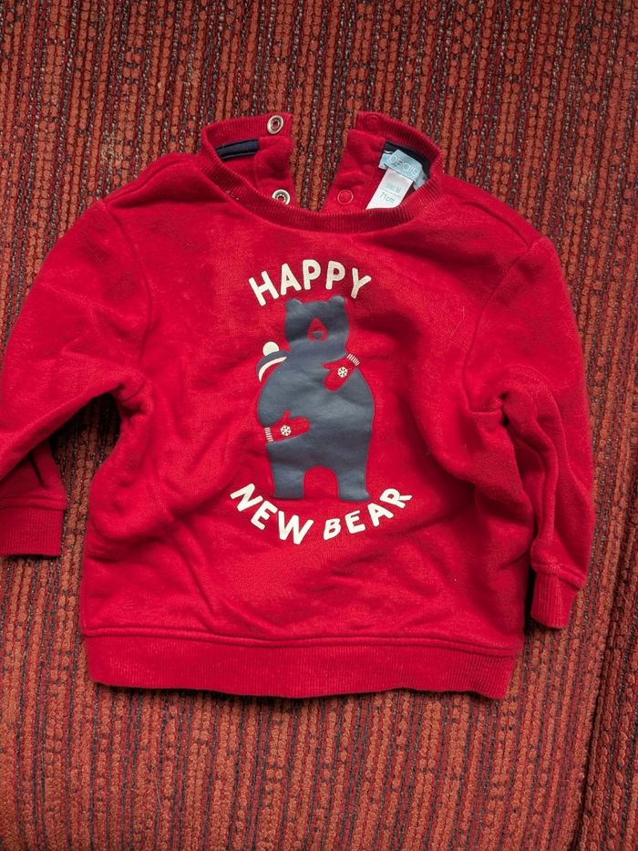 Lot vetements 9 mois (pulls et 1 ensemble pull jogging mickey) - photo numéro 2