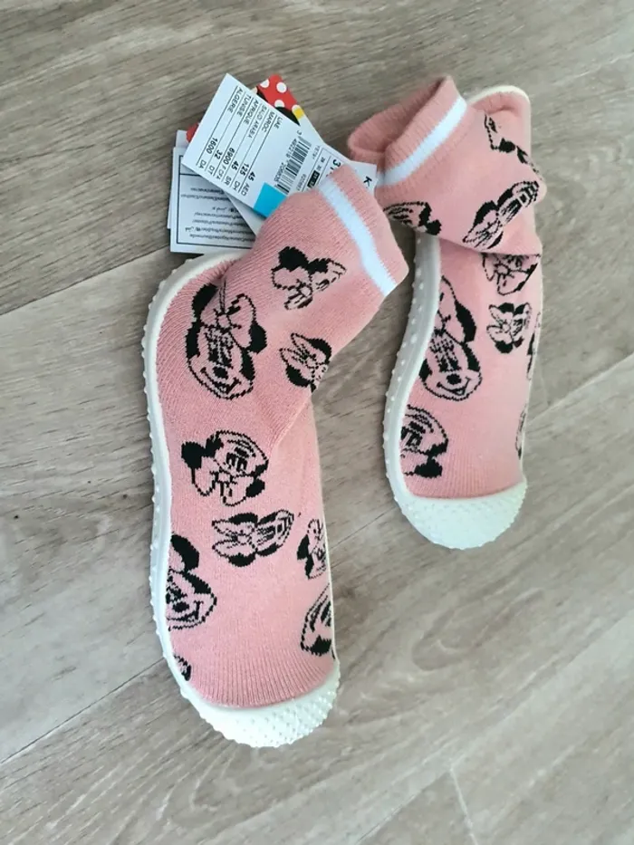 Chaussons chaussettes taille 31-32 Minnie - neuves - photo numéro 6