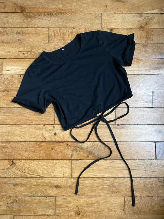 T-shirt crop top noeud