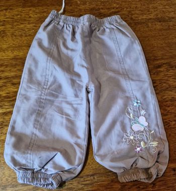 Pantalon fille beige avec papillon- taille 18 mois