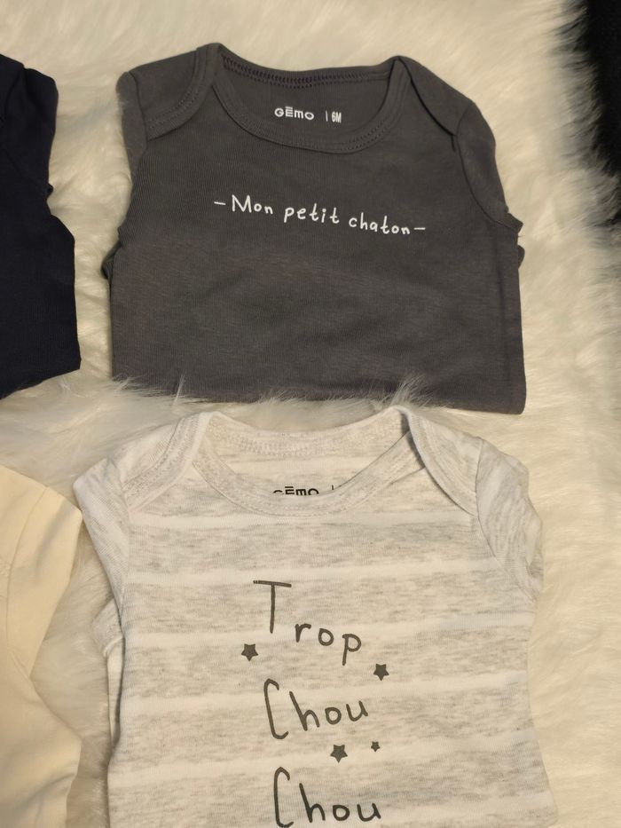 NEUFS!!!  (non portés)🤩👍💙superbe lot  bodies et chaussettes 6 MOIS GARÇON 💙💙💙 - photo numéro 3