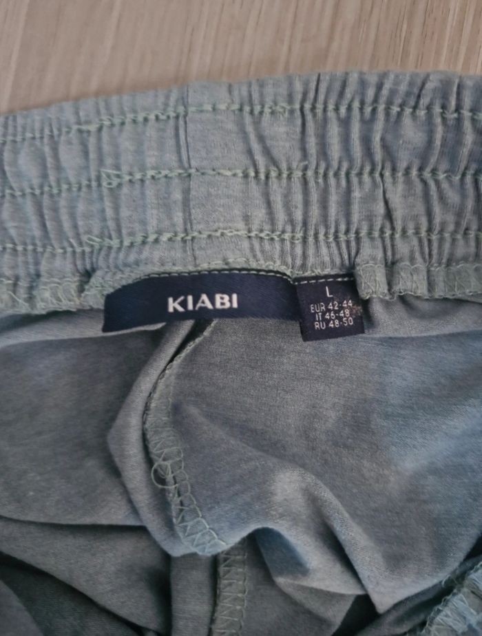 Short Kiabi kaki vert taille 42 - photo numéro 3