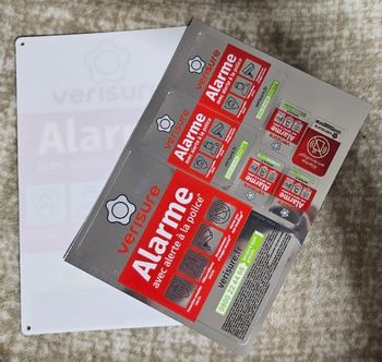 Lot 1 plaque plexi 15x24 et 1 planche de 7 autocollants alarme verisure authentiques originales