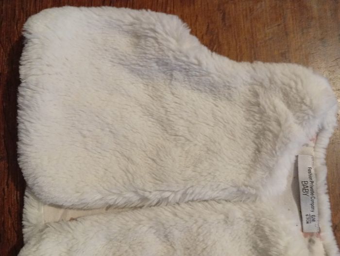 Gilet fausse fourrure taille 6 mois - photo numéro 3