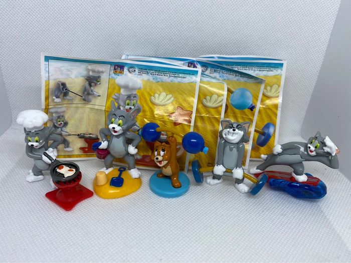 Lot de 5 kinder surprises Tom and Jerry 2006 et leur papier - photo numéro 2