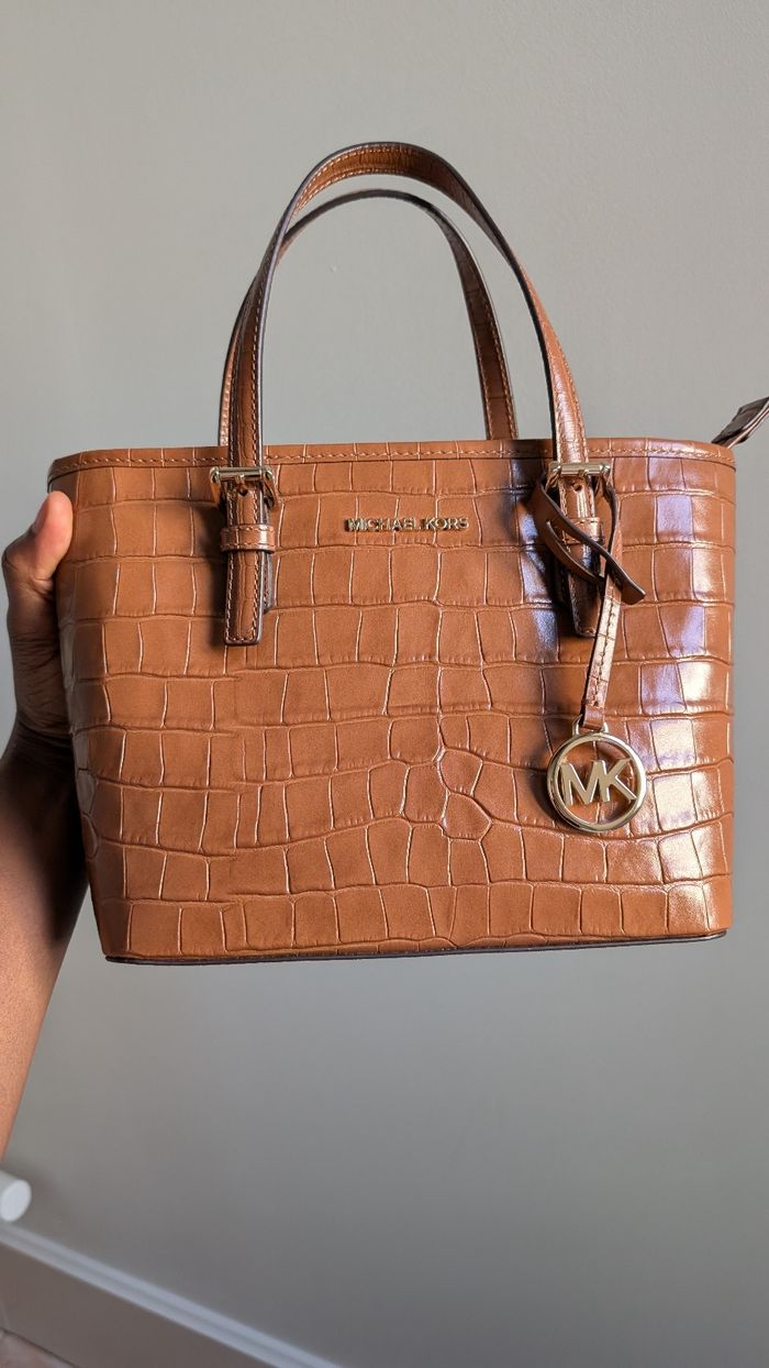 Magnifique petit sac Michael Kors en cuir marron façon croco authentique 🫶🏾 - photo numéro 6