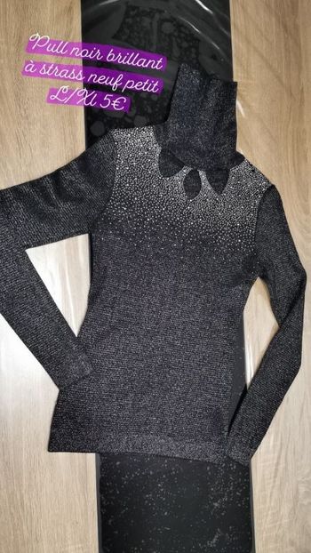 Pull brillant à strass neuf