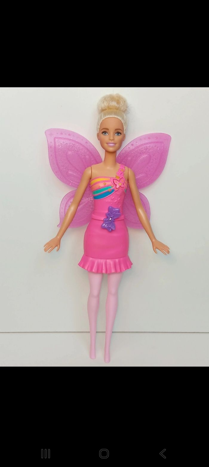 Poupée mattel Barbie Fée Papillon blonde
Poupée et ensemble compris