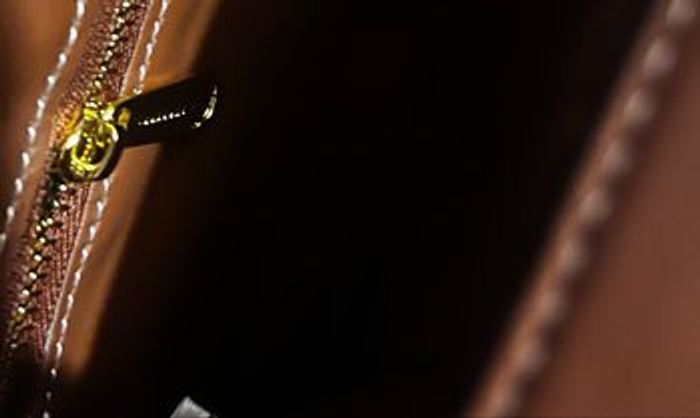 Sac tendance burberry chic  en excellent état - photo numéro 4