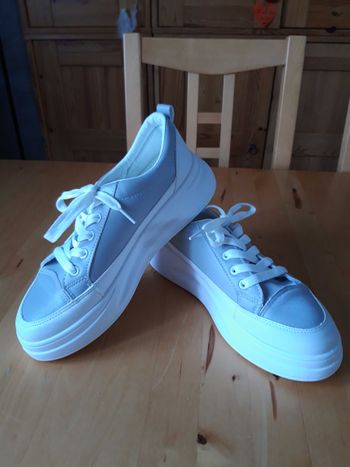 Baskets grises irisées 38 semelles épaisses neuves