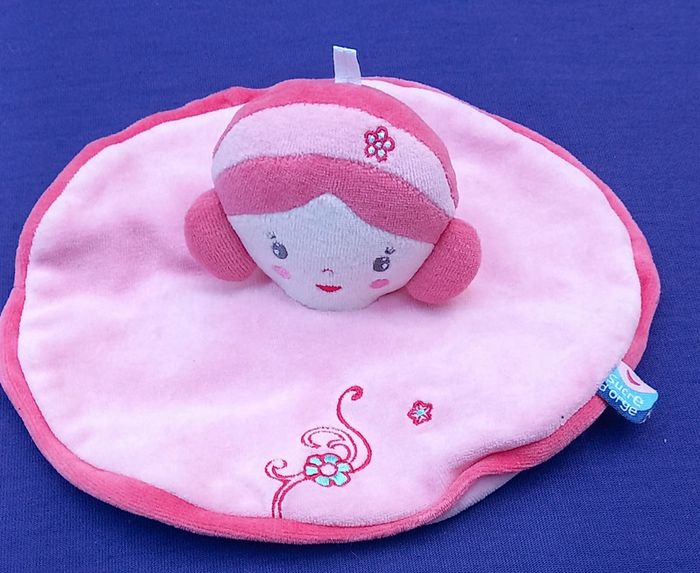 Doudou fille rond plat rose - Fleur - Sucre d'orge