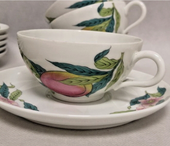 Six tasses et six soucoupes