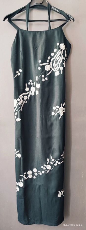 Robe noire longue brodée