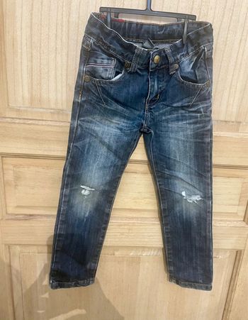 Jeans Zara avec poches effet destroy 104 cm