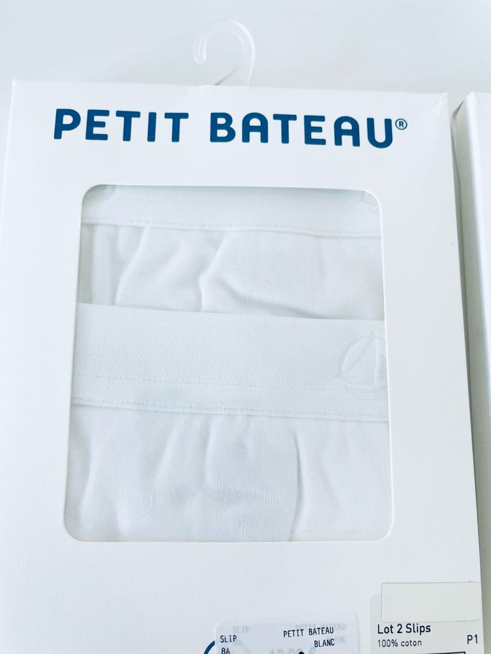 Lot de 2 slips Petit Bateau, taille 8 ans