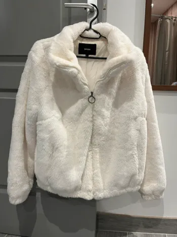 Doudoune en fausse fourrure blanche