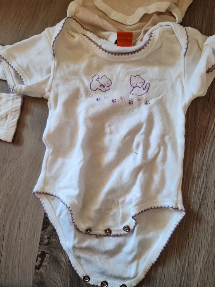 Lot de 4 bodies divers - taille 1M - photo numéro 3