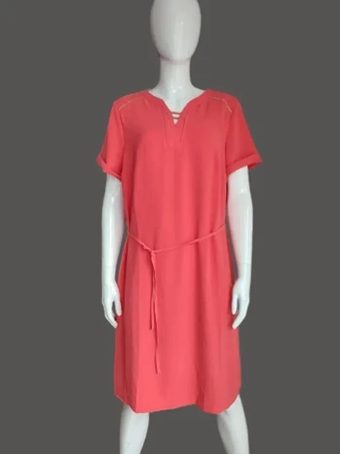 Robe habillée et intemporelle valeur 79.95€ (merci de lire le descriptif)